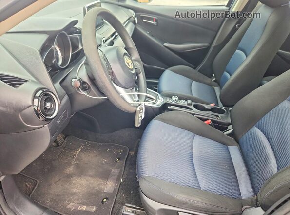 3MYDLBYVXJY320603 2018 TOYOTA YARIS Blue Widok wnętrza z przodu
