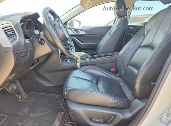 3MZBN1L32JM268565 2018 MAZDA 3 Белый Вид салона спереди