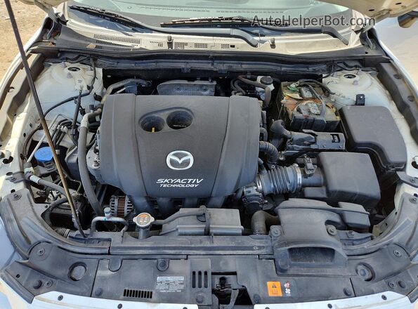 3MZBN1L32JM268565 2018 MAZDA 3 Белый Вид задней части салона