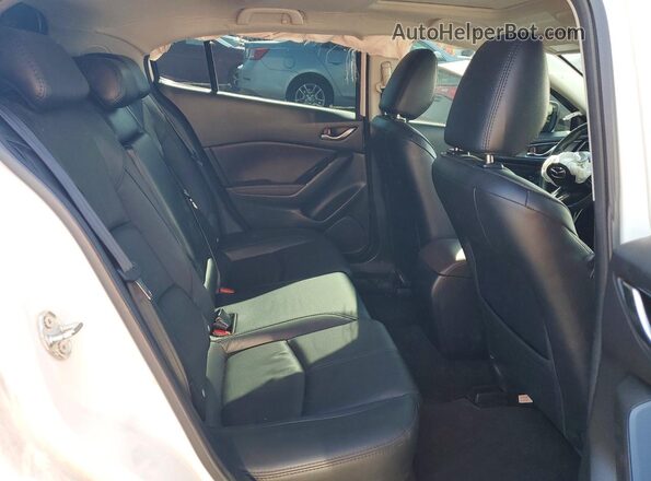3MZBN1M38JM239893 2018 MAZDA 3 White Widok tylnych siedzeń