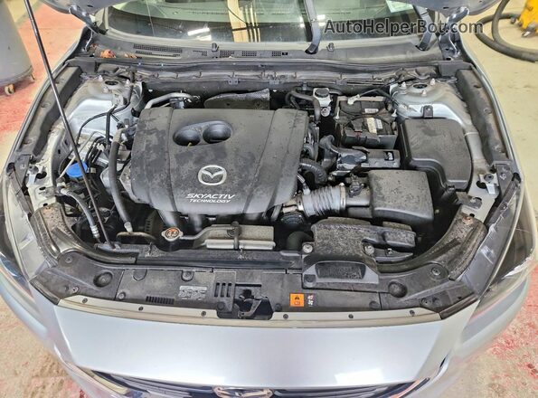 3MZBN1V35JM211970 2018 MAZDA 3 Серебряный Вид задней части салона