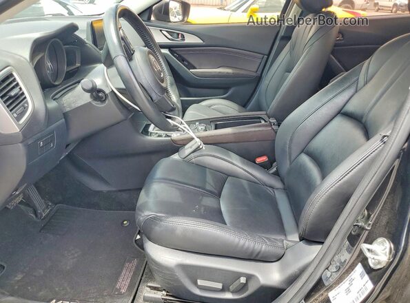 3MZBN1V3XJM257987 2018 MAZDA 3 Черный Вид салона спереди