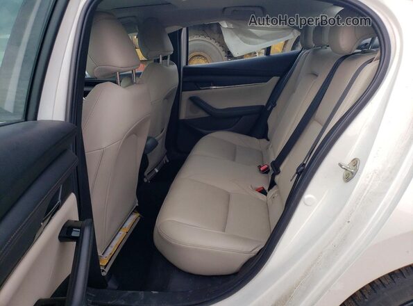 3MZBPBAY0MM253632 2021 MAZDA 3 White Vista de los asientos traseros