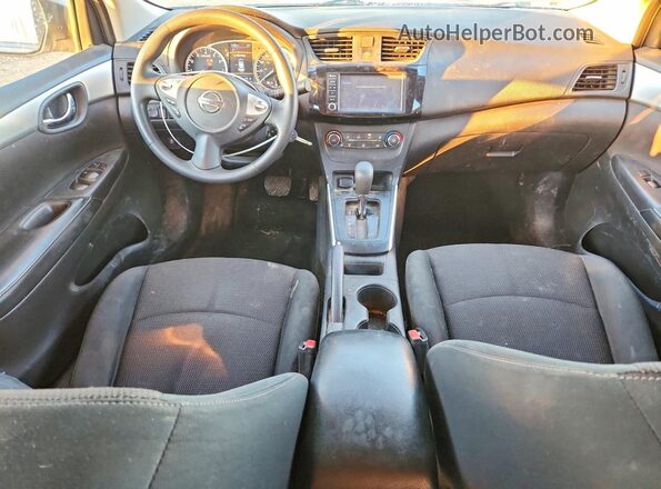 3N1AB7AP0KY240499 2019 NISSAN SENTRA Серебряный Вид панели приборов