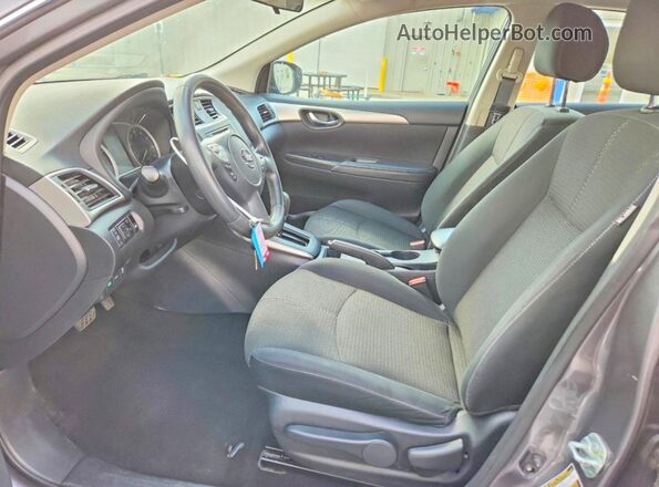3N1AB7AP1JY319212 2018 NISSAN SENTRA Серый Вид салона спереди