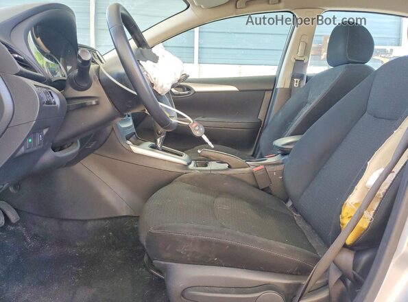 3N1AB7AP1KY253777 2019 NISSAN SENTRA Серебряный Вид салона спереди
