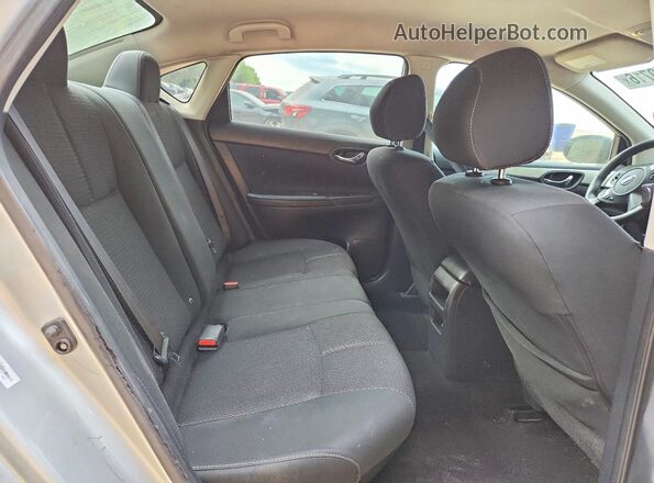 3N1AB7AP2JY297818 2018 NISSAN SENTRA Silver Widok tylnych siedzeń
