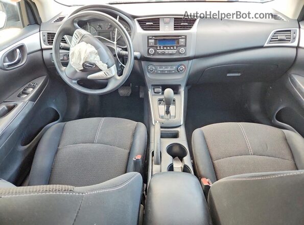 3N1AB7AP3HY269052 2017 NISSAN SENTRA Серебряный Вид панели приборов