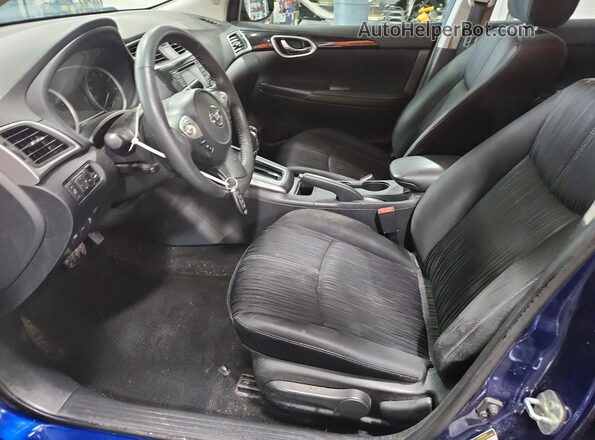 3N1AB7AP3JL658275 2018 NISSAN SENTRA Синий Вид салона спереди