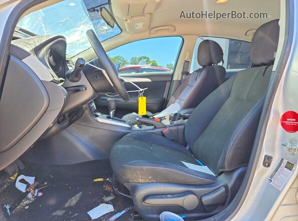 3N1AB7AP4GY260987 2016 NISSAN SENTRA Silver Front interior view