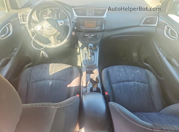 3N1AB7AP6JY256141 2018 NISSAN SENTRA Gray Widok deski rozdzielczej