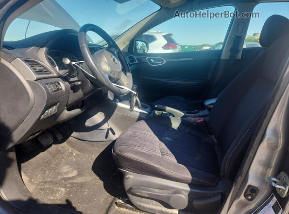 3N1AB7AP6JY256141 2018 NISSAN SENTRA Gray Widok wnętrza z przodu