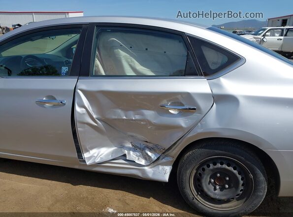 3N1AB7AP7JY220619 2018 NISSAN SENTRA Silver Դիմացի տեսք