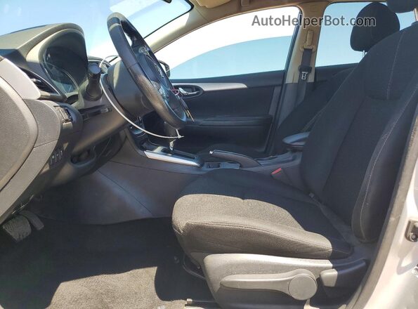 3N1AB7AP8JY332507 2018 NISSAN SENTRA Silver Widok wnętrza z przodu