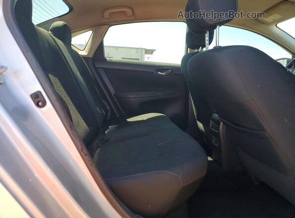 3N1AB7AP8JY332507 2018 NISSAN SENTRA Silver Widok tylnych siedzeń