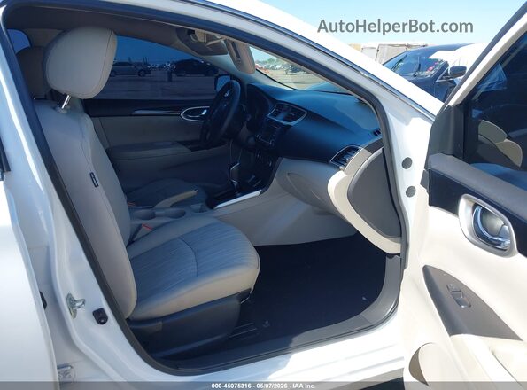 3N1AB7APXHY357774 2017 NISSAN SENTRA Белый Вид салона спереди