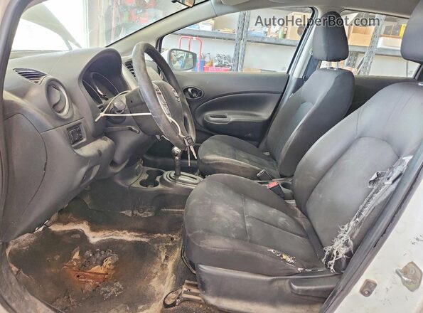 3N1CE2CP1JL364597 2018 NISSAN VERSA Белый Вид салона спереди