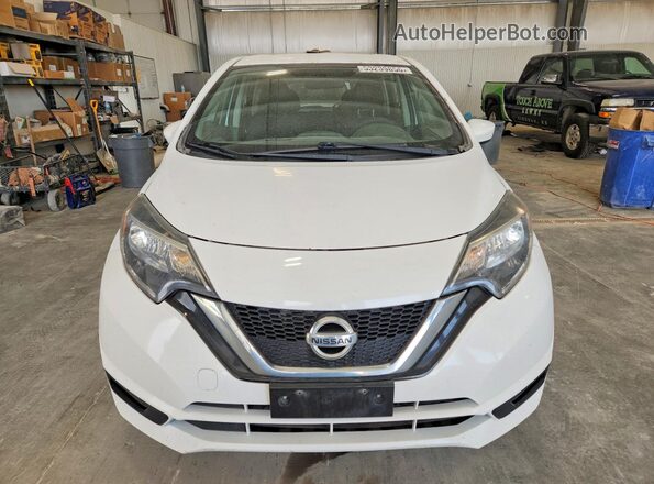 3N1CE2CP1JL364597 2018 NISSAN VERSA Белый Вид спереди