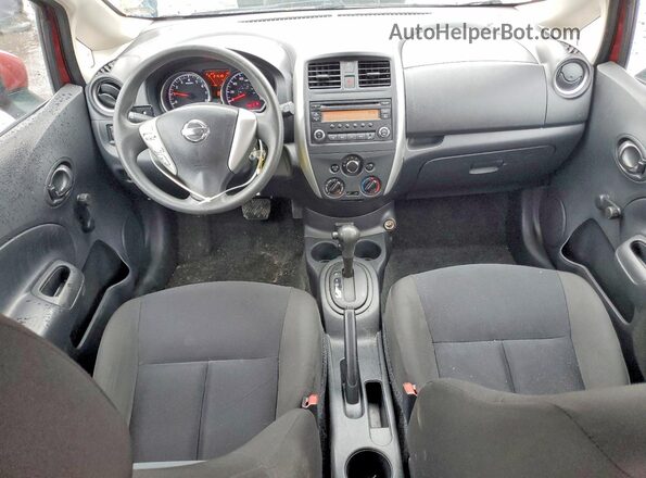 3N1CE2CP2JL365757 2018 NISSAN VERSA Red Widok deski rozdzielczej