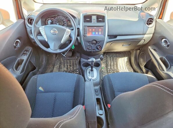 3N1CE2CP5JL371231 2018 NISSAN VERSA Orange Widok deski rozdzielczej