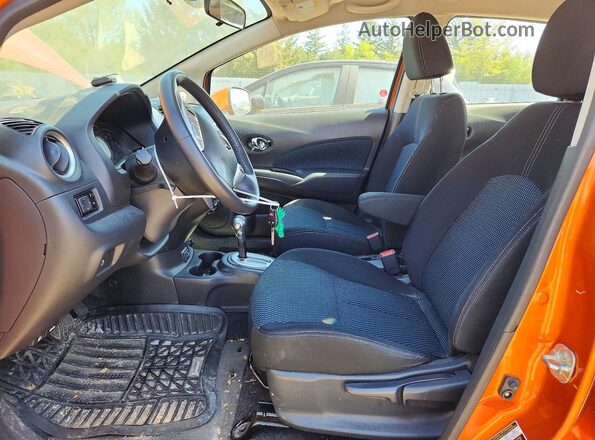 3N1CE2CP5JL371231 2018 NISSAN VERSA Orange Widok wnętrza z przodu