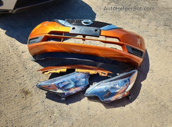 3N1CE2CP5JL371231 2018 NISSAN VERSA Orange Widok komory silnika