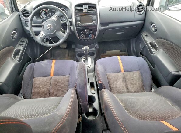3N1CE2CP7HL352903 2017 NISSAN VERSA Серебряный Вид панели приборов