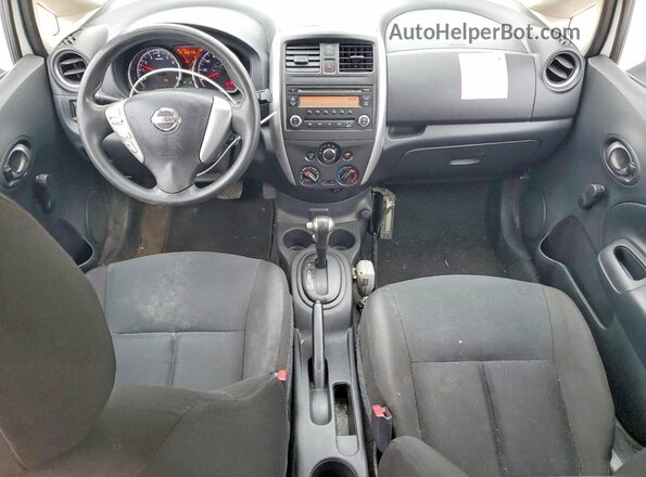 3N1CE2CP8HL355082 2017 NISSAN VERSA Белый Вид панели приборов