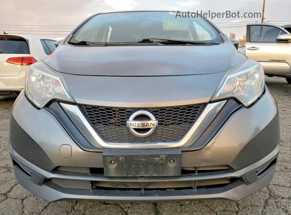 3N1CE2CP8JL368100 2018 NISSAN VERSA Серый Вид спереди