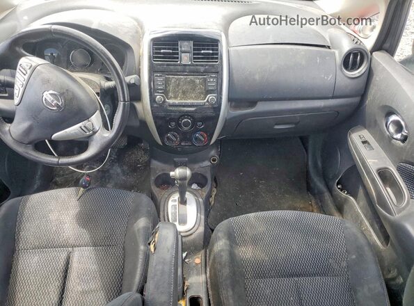 3N1CE2CPXJL352576 2018 NISSAN VERSA Серый Вид панели приборов