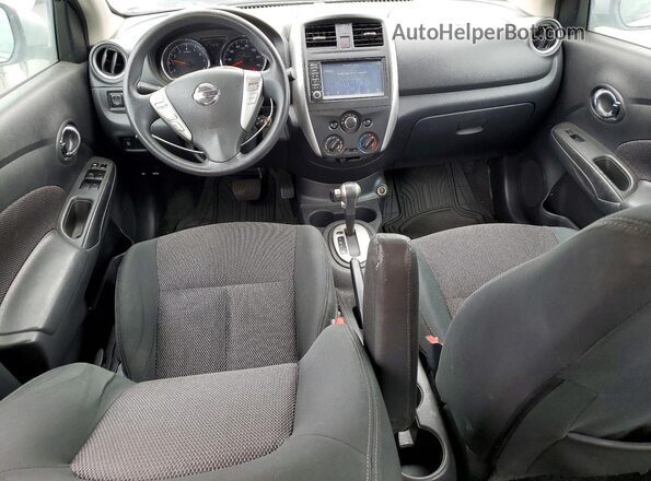 3N1CN7AP1KL840915 2019 NISSAN VERSA Серебряный Вид панели приборов