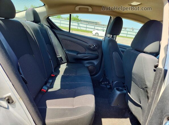 3N1CN7AP6GL856745 2016 NISSAN VERSA Silver Widok tylnych siedzeń