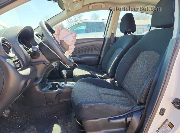 3N1CN7AP6JL800151 2018 NISSAN VERSA White Widok wnętrza z przodu