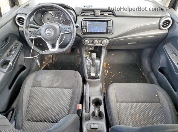 3N1CN8DV0LL804702 2020 NISSAN VERSA Черный Вид панели приборов