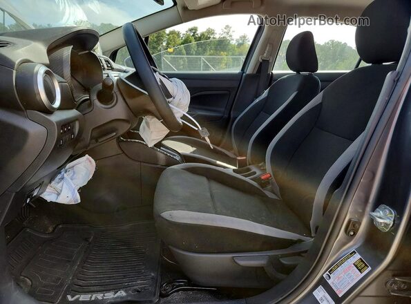 3N1CN8DV6SL857080 2025 NISSAN VERSA Серый Вид салона спереди