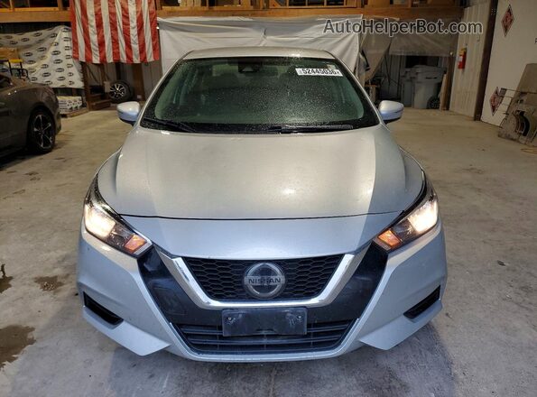 3N1CN8EV4ML833488 2021 NISSAN VERSA Серебряный Вид спереди