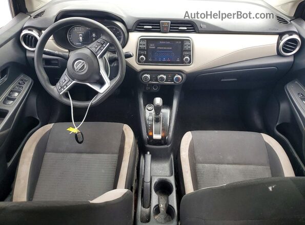 3N1CN8EV5ML857072 2021 NISSAN VERSA Серебряный Вид панели приборов