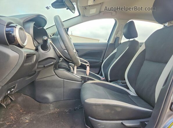 3N1CN8EV8ML889093 2021 NISSAN VERSA Серый Вид салона спереди