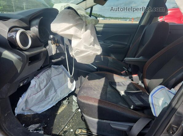 3N1CN8FV1ML897258 2021 NISSAN VERSA Серый Вид салона спереди