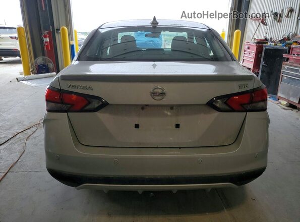 3N1CN8FV2LL910663 2020 NISSAN VERSA Серебряный Вид сзади