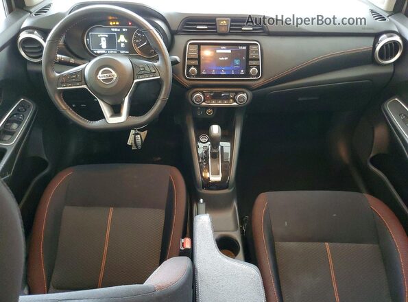 3N1CN8FV2LL910663 2020 NISSAN VERSA Серебряный Вид панели приборов