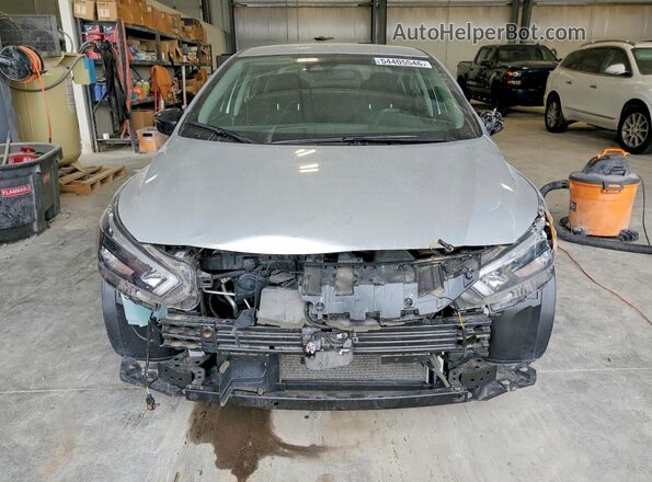 3N1CN8FV2LL910663 2020 NISSAN VERSA Серебряный Вид спереди