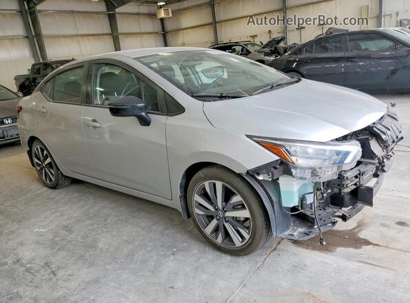 3N1CN8FV2LL910663 2020 NISSAN VERSA Серебряный Передняя правая четверть