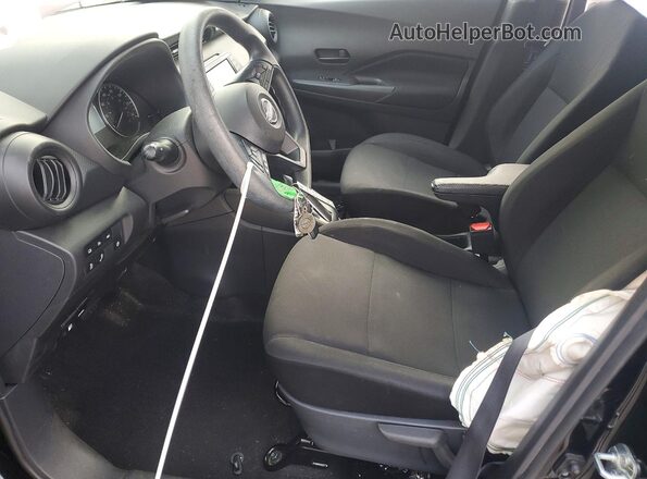 3N1CP5BV8PL537522 2023 NISSAN KICKS Черный Вид салона спереди