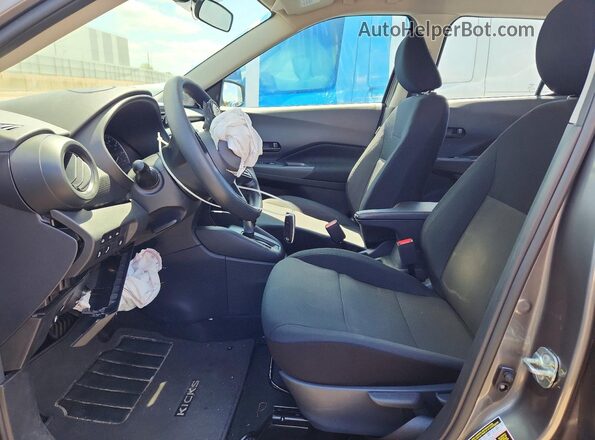 3N1CP5BV9SL475279 2025 NISSAN KICKS Gray Vista interior delantera