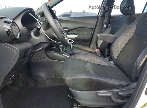 3N1CP5CU0JL528701 2018 NISSAN KICKS Белый Вид салона спереди