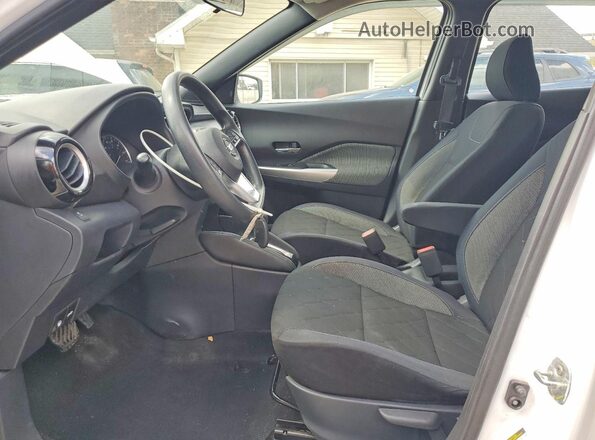 3N1CP5CU2JL516565 2018 NISSAN KICKS Белый Вид салона спереди