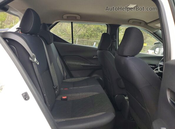 3N1CP5CU2JL516565 2018 NISSAN KICKS Белый Вид задней части салона