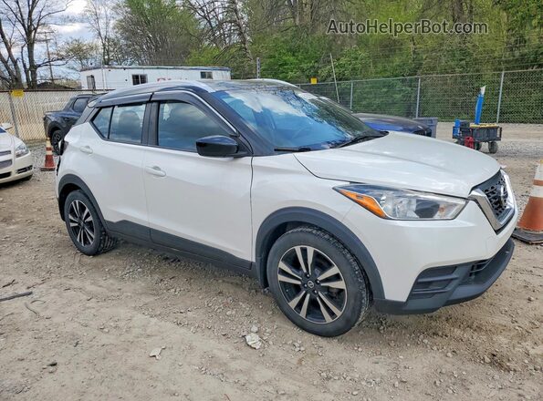 3N1CP5CU2JL516565 2018 NISSAN KICKS Белый Передняя правая четверть