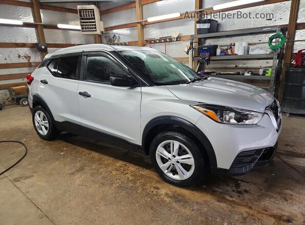 3N1CP5CU2JL519529 2018 NISSAN KICKS Silver Przód prawy